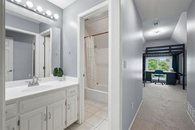 5812 NW Hickory Place, Parkville, MO 64152