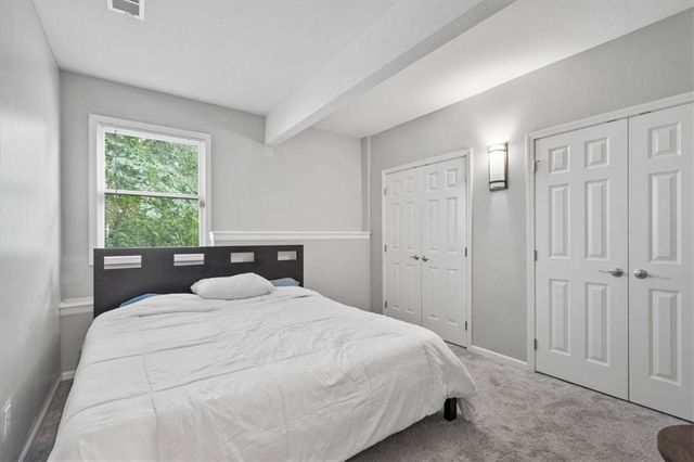 5812 NW Hickory Place, Parkville, MO 64152