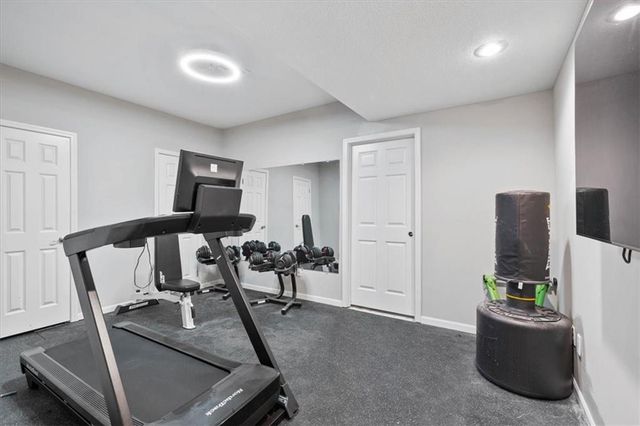 5812 NW Hickory Place, Parkville, MO 64152