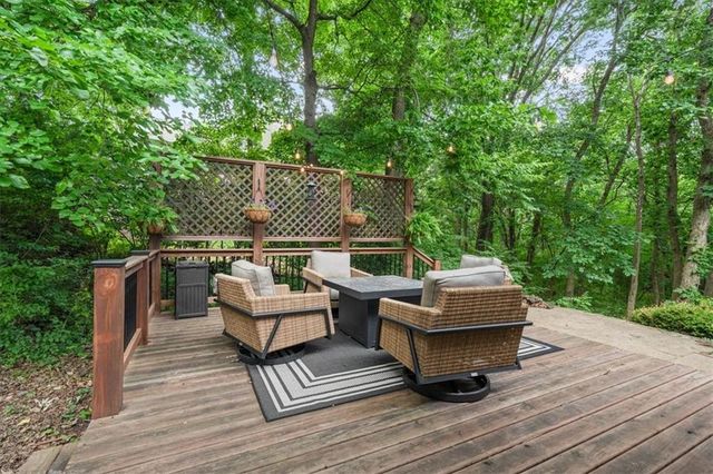 5812 NW Hickory Place, Parkville, MO 64152