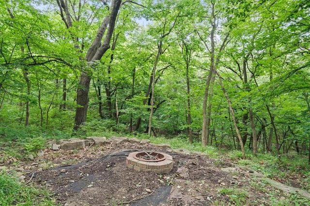 5812 NW Hickory Place, Parkville, MO 64152
