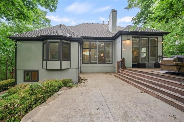 5812 NW Hickory Place, Parkville, MO 64152