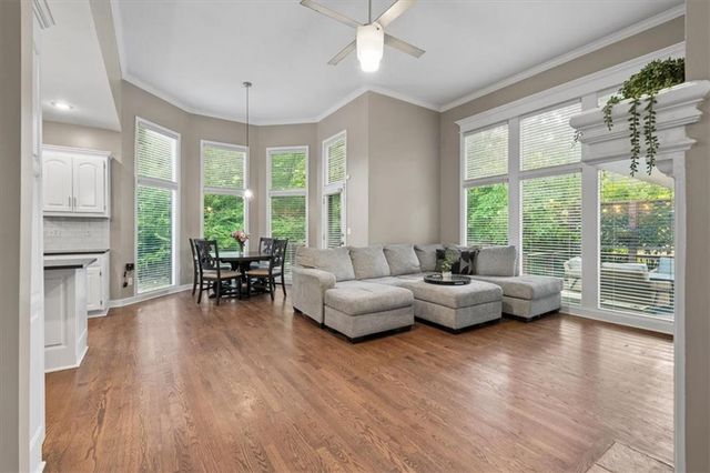 5812 NW Hickory Place, Parkville, MO 64152