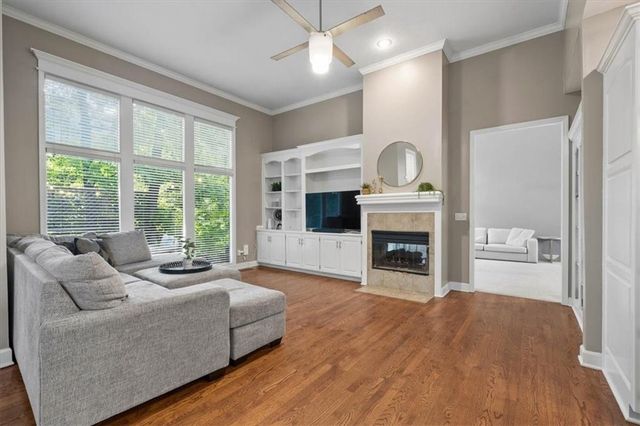 5812 NW Hickory Place, Parkville, MO 64152