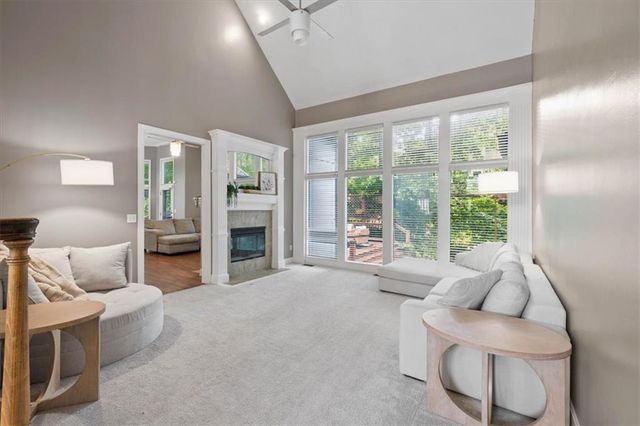 5812 NW Hickory Place, Parkville, MO 64152