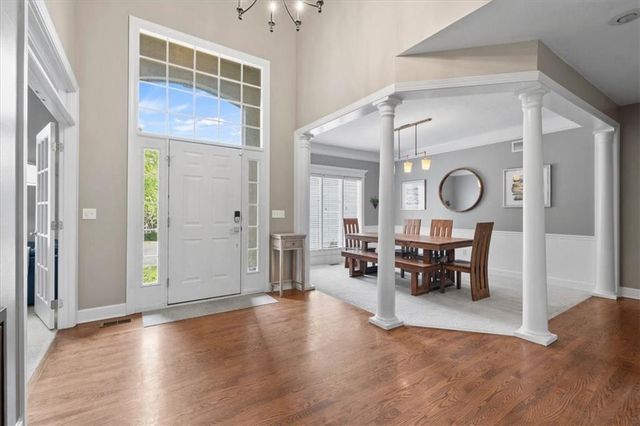 5812 NW Hickory Place, Parkville, MO 64152