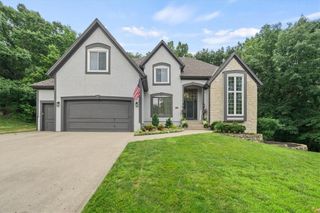5812 NW Hickory Place, Parkville, MO 64152