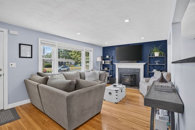3 Connolly St, Randolph, MA 02368