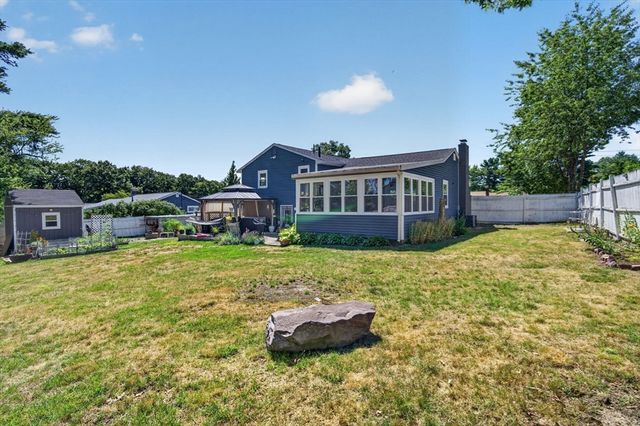 3 Connolly St, Randolph, MA 02368