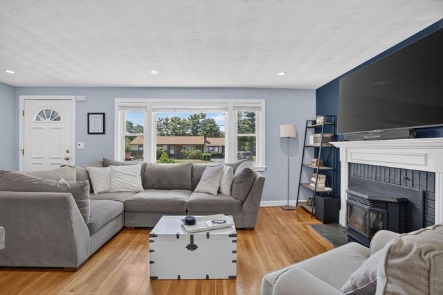3 Connolly St, Randolph, MA 02368