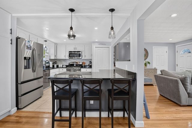 3 Connolly St, Randolph, MA 02368