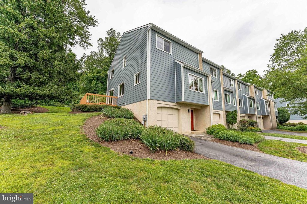 301 S POINT DR, Chadds Ford, PA 19317