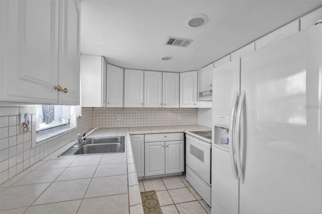 201 BEDFORD TRAIL F121, Sun City Center, FL 33573