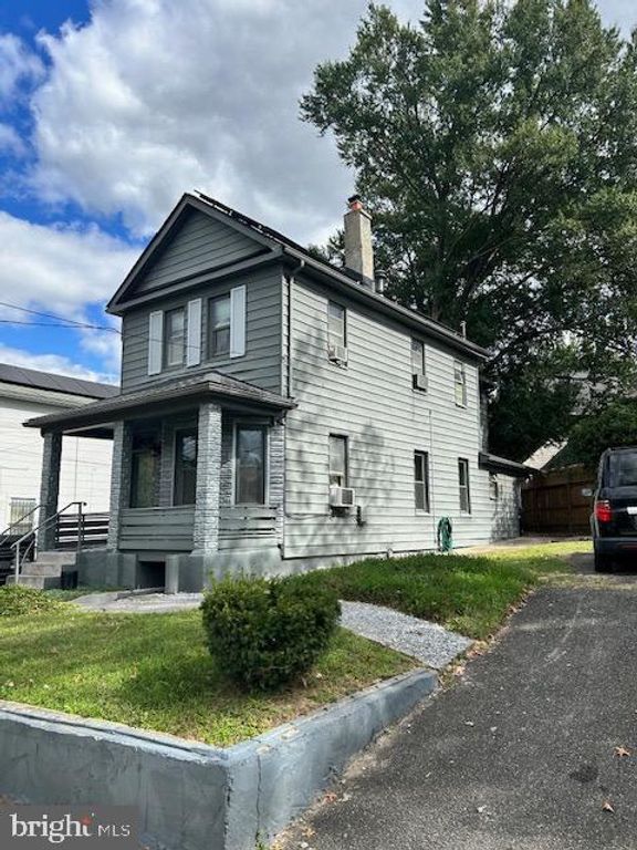 Image 2 of property listing at 2515 17TH ST NE, Washington, DC 20018