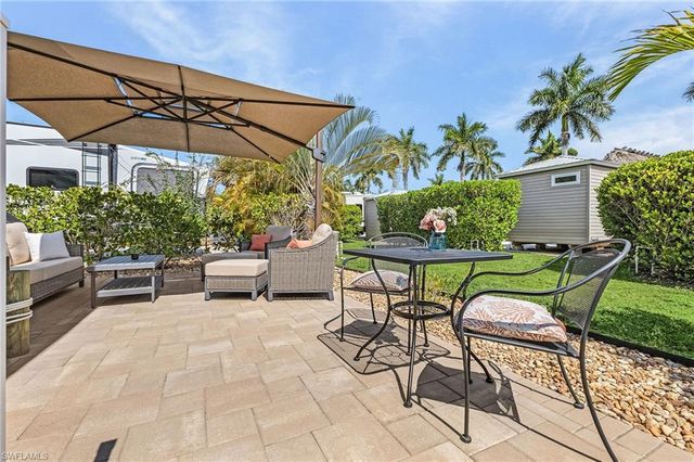 5233 Pineland Daisy TRL, Fort Myers, FL 33905