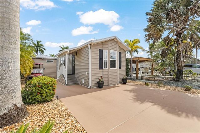 5233 Pineland Daisy TRL, Fort Myers, FL 33905