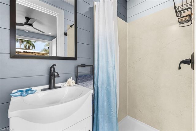 5233 Pineland Daisy TRL, Fort Myers, FL 33905