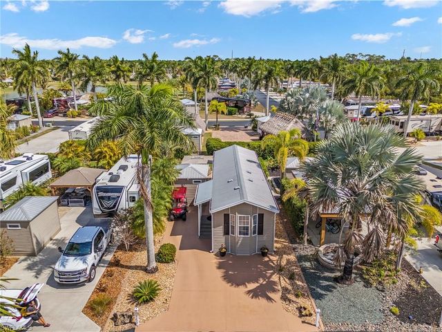 5233 Pineland Daisy TRL, Fort Myers, FL 33905