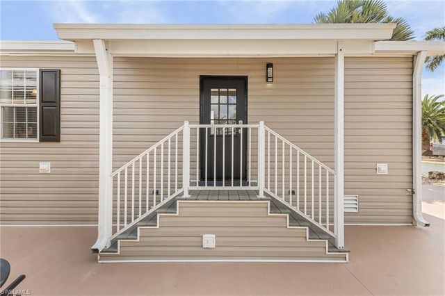 5233 Pineland Daisy TRL, Fort Myers, FL 33905