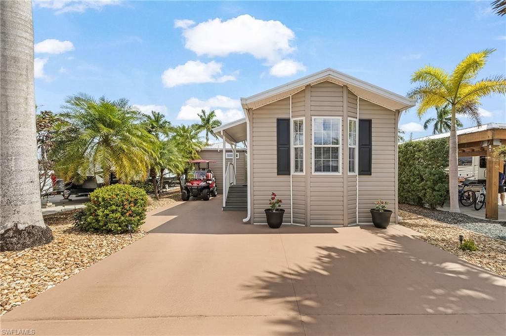 5233 Pineland Daisy TRL, Fort Myers, FL 33905