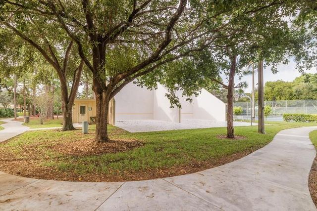 1520 15th Terrace, Palm Beach Gardens, FL 33418