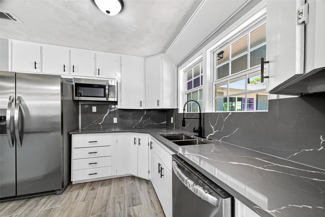 1925 Palm Street, La Marque, TX 77568