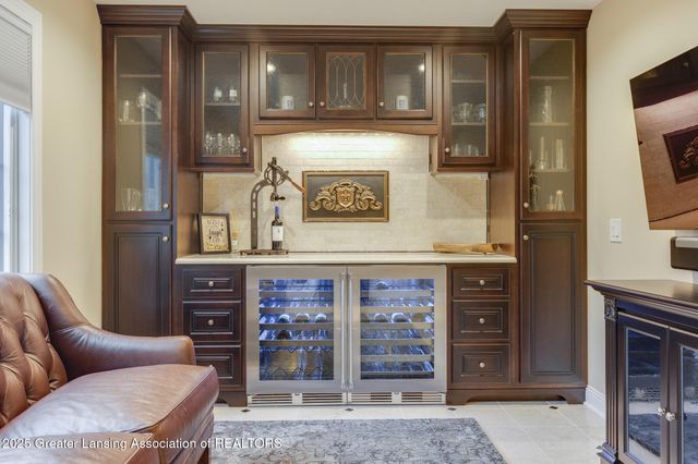 12719 Oneida Woods Trail, Grand Ledge, MI 48837