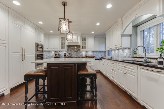 12719 Oneida Woods Trail, Grand Ledge, MI 48837