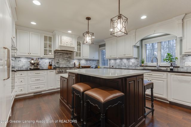 12719 Oneida Woods Trail, Grand Ledge, MI 48837