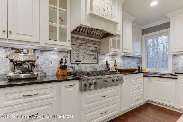 12719 Oneida Woods Trail, Grand Ledge, MI 48837