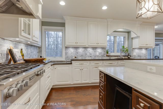 12719 Oneida Woods Trail, Grand Ledge, MI 48837