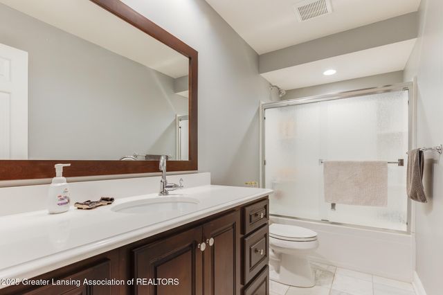 12719 Oneida Woods Trail, Grand Ledge, MI 48837