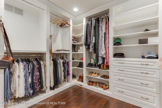 12719 Oneida Woods Trail, Grand Ledge, MI 48837