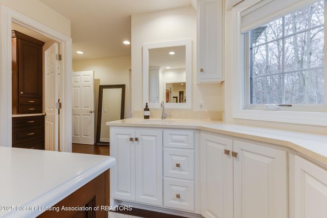 12719 Oneida Woods Trail, Grand Ledge, MI 48837