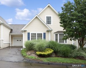 33 Allison Way 33, East Haven, CT 06512