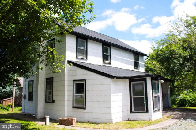 1360 E MAIN ST, Douglassville, PA 19518