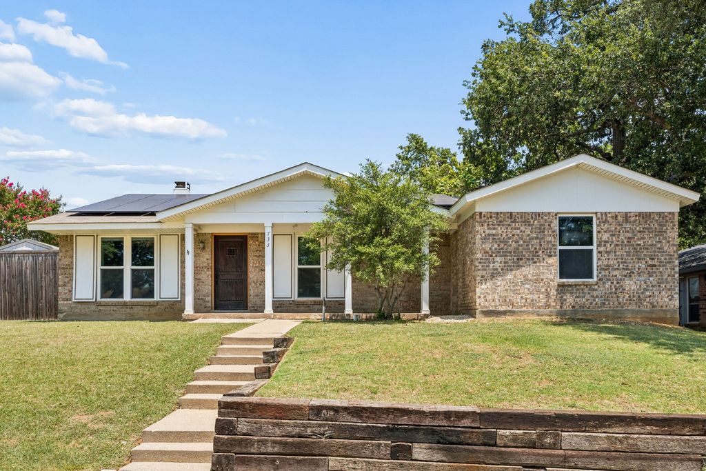733 Mockingbird Drive, Lewisville, TX 75067