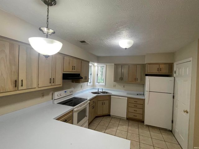 1608 S Highland Avenue, Bloomington, IN 47401