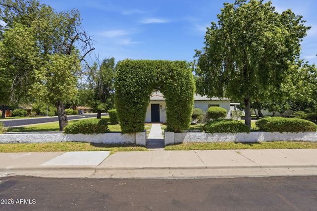 6 N FRASER Drive E, Mesa, AZ 85203