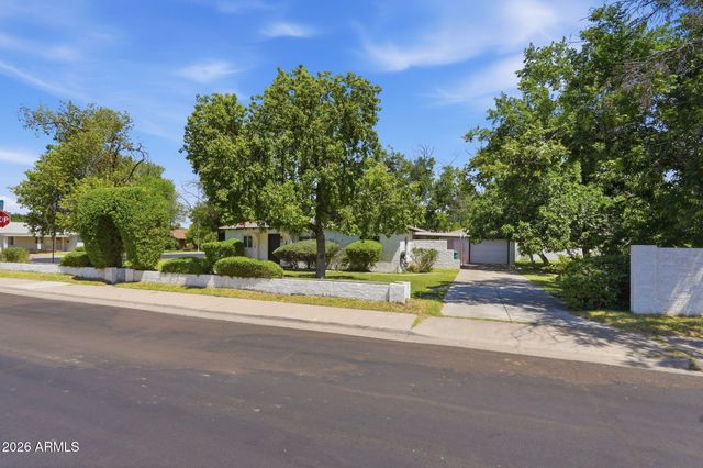 6 N FRASER Drive E, Mesa, AZ 85203