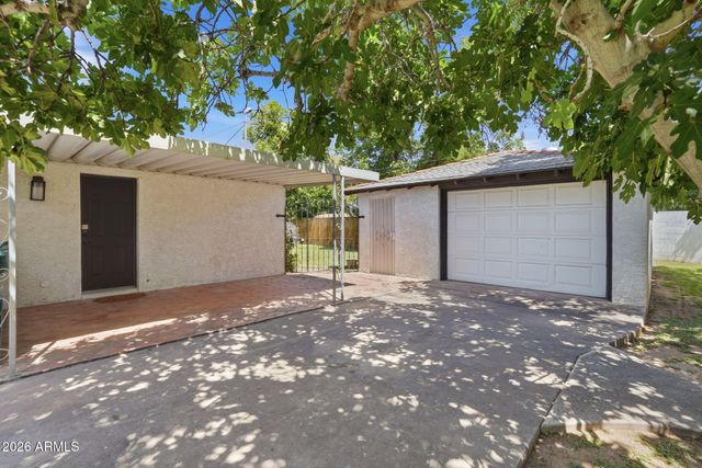 6 N FRASER Drive E, Mesa, AZ 85203