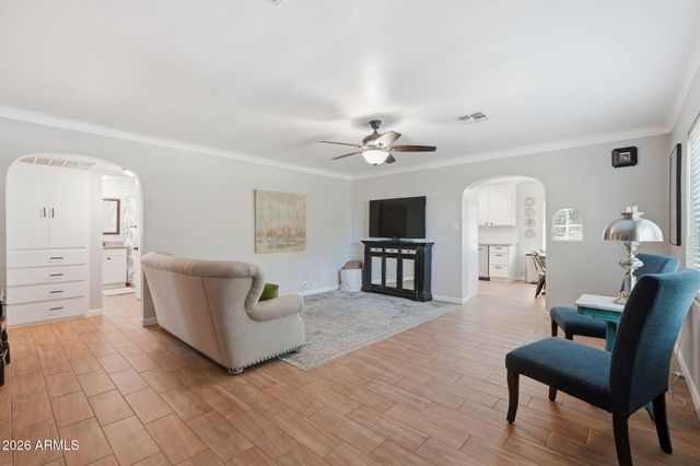 6 N FRASER Drive E, Mesa, AZ 85203