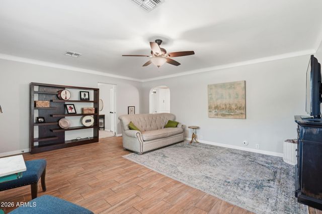 6 N FRASER Drive E, Mesa, AZ 85203