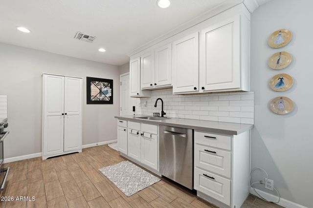 6 N FRASER Drive E, Mesa, AZ 85203