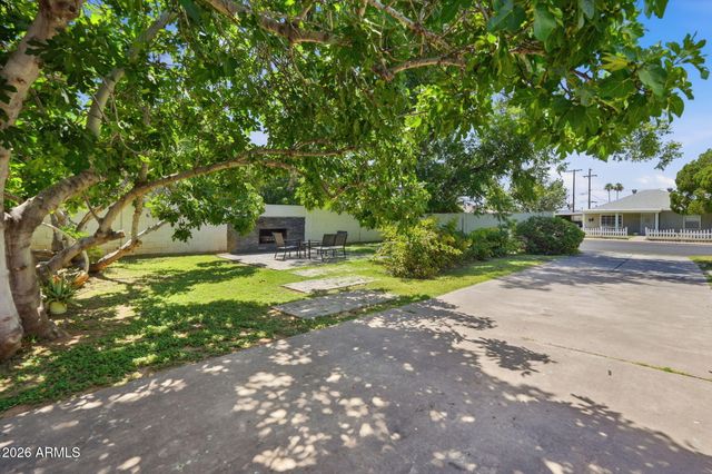 6 N FRASER Drive E, Mesa, AZ 85203