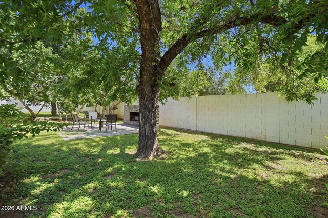 6 N FRASER Drive E, Mesa, AZ 85203