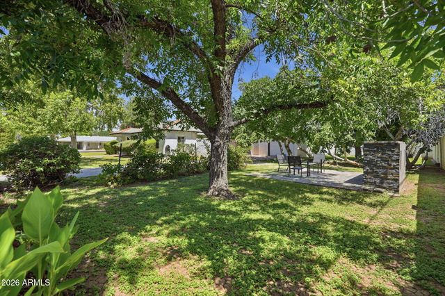 6 N FRASER Drive E, Mesa, AZ 85203