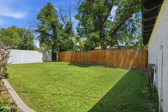 6 N FRASER Drive E, Mesa, AZ 85203