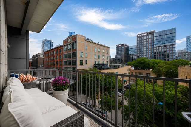 16 N Carpenter Street 4N, Chicago, IL 60607