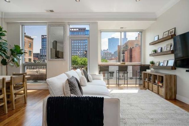 16 N Carpenter Street 4N, Chicago, IL 60607